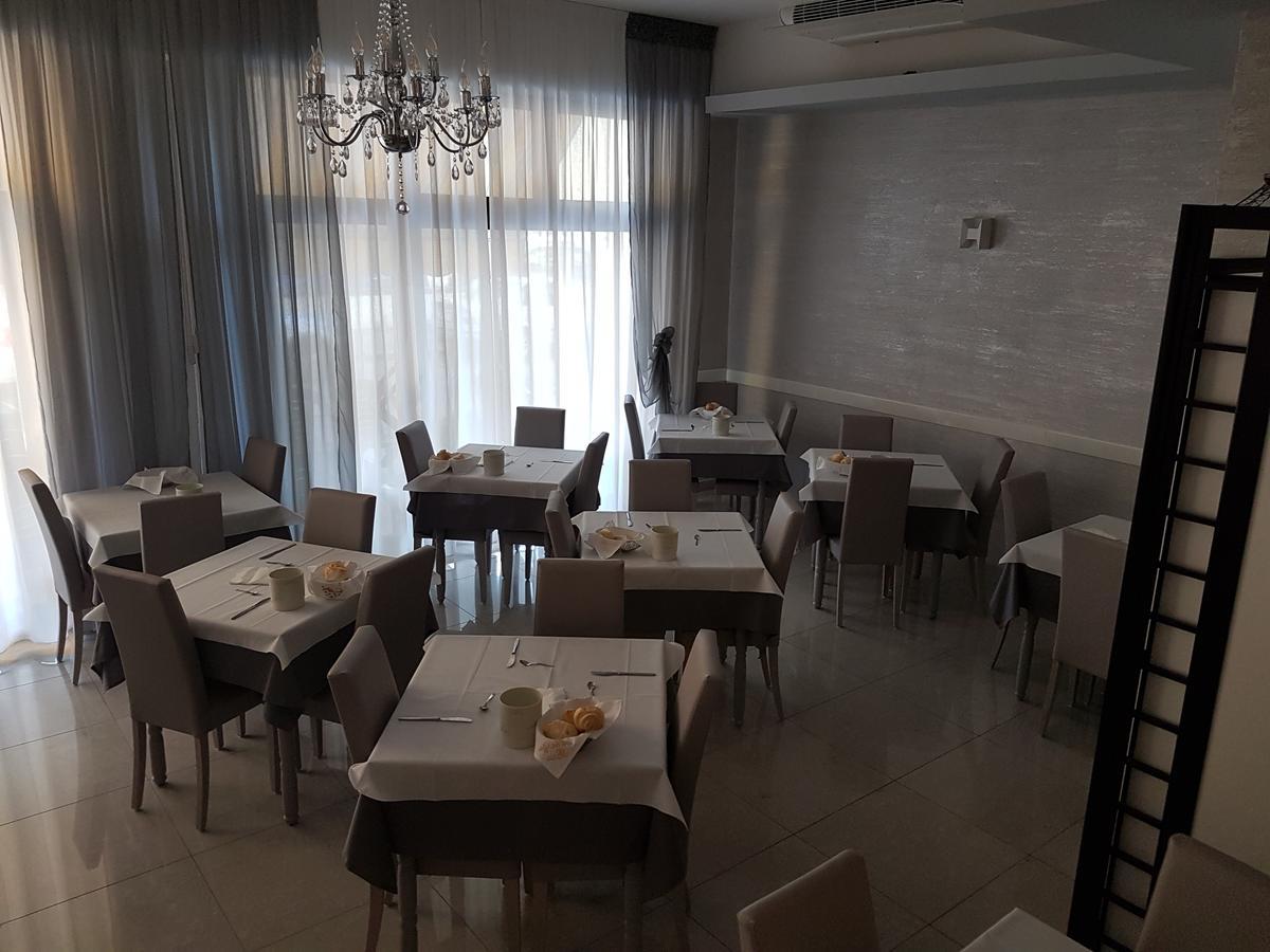 Albergo Paris Sottomarina Zewnętrze zdjęcie
